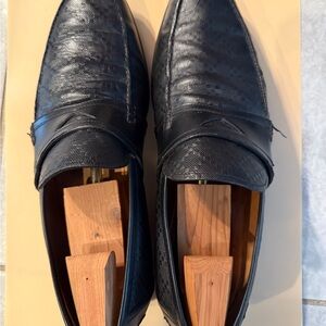 Gucci Textured Black Leather Loafers